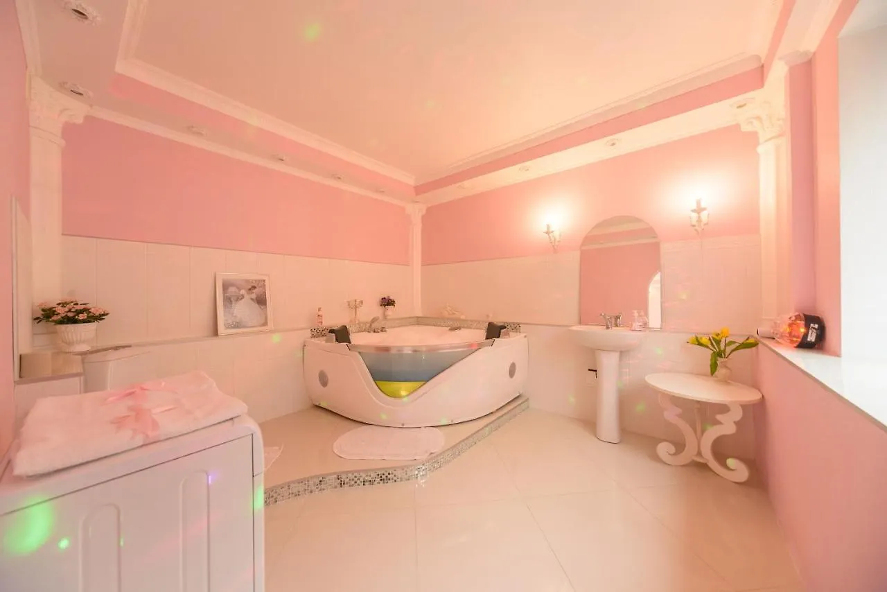 Apartment With Jacuzzi קייב