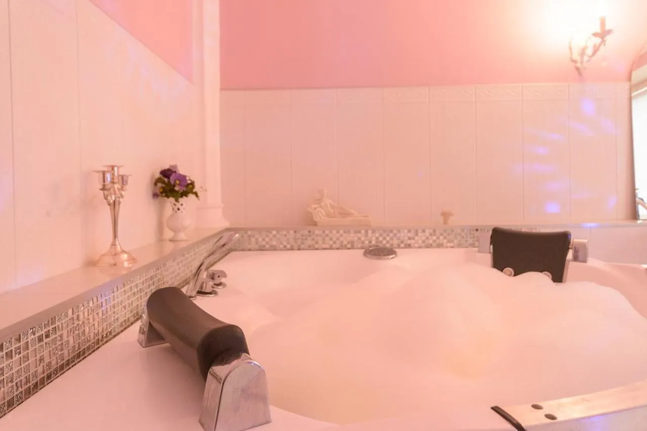 Apartment With Jacuzzi קייב אוקראינה