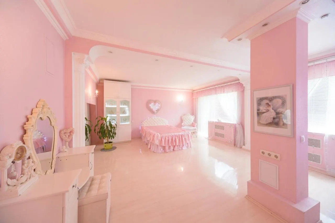 Apartment With Jacuzzi קייב 0*,